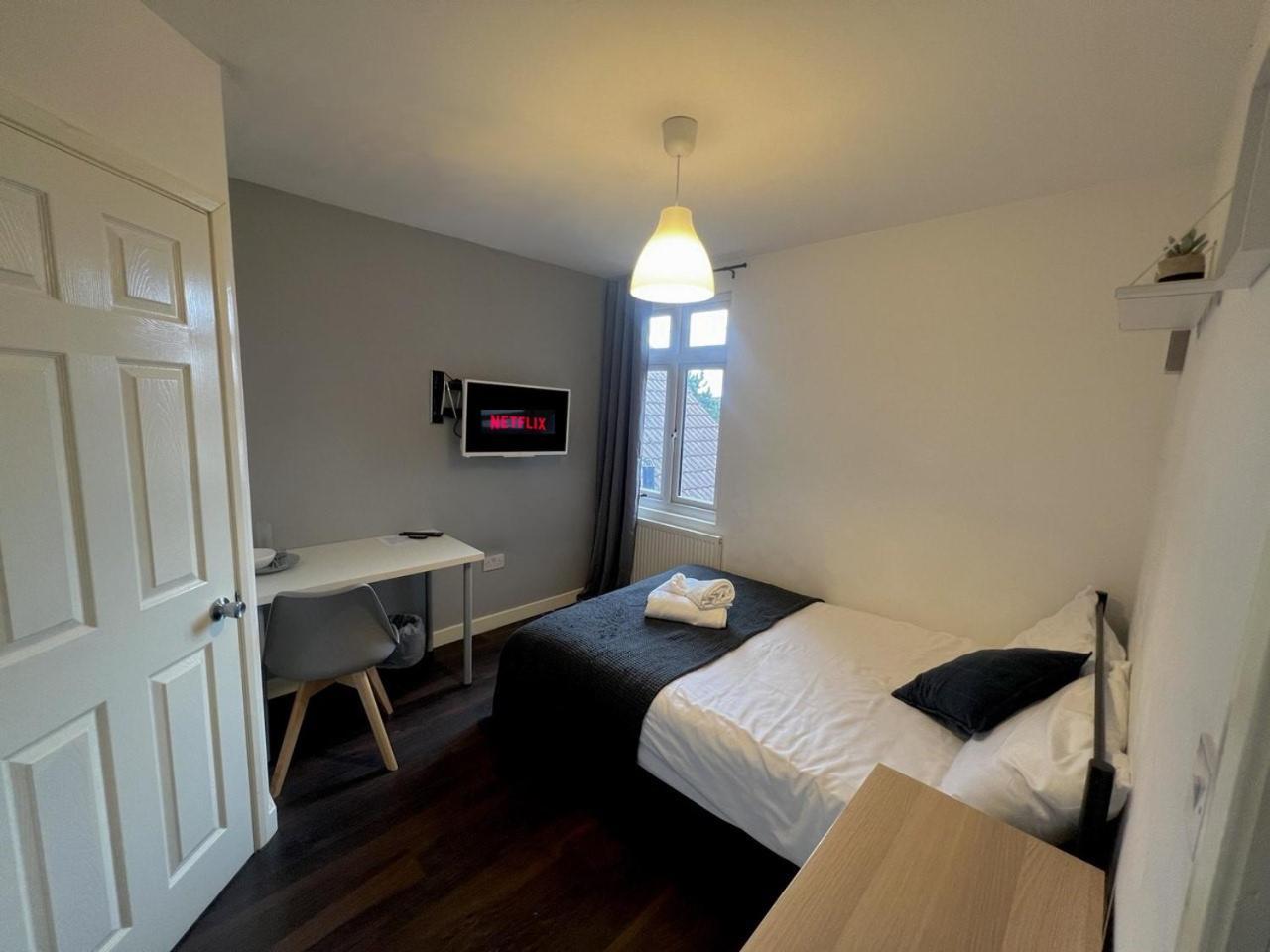 Deluxe Ensuite Double Room With Ensuite Ковентри Экстерьер фото