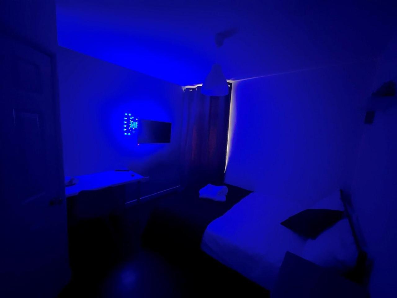 Deluxe Ensuite Double Room With Ensuite Ковентри Экстерьер фото