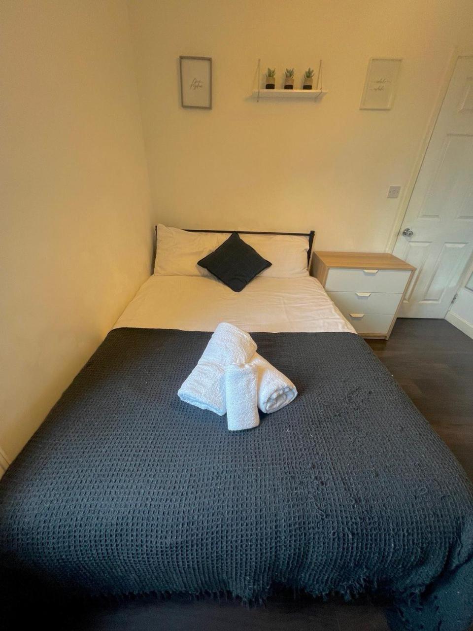 Deluxe Ensuite Double Room With Ensuite Ковентри Экстерьер фото