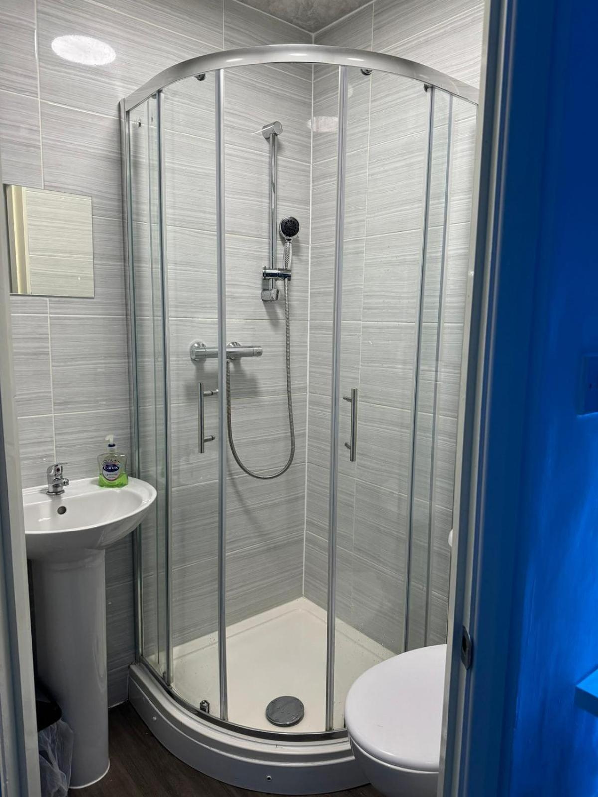 Deluxe Ensuite Double Room With Ensuite Ковентри Экстерьер фото