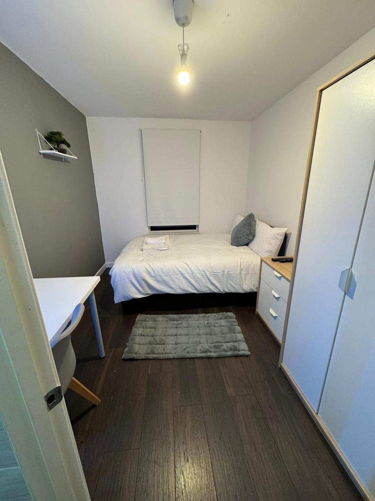 Deluxe Ensuite Double Room With Ensuite Ковентри Экстерьер фото